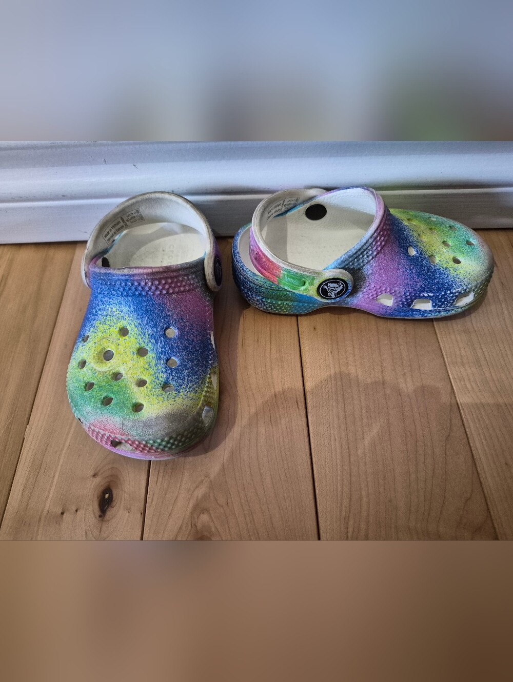 Crocs toddler size 6 clogs, see all pictures for condition